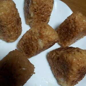 おやつや夜食に◎やみつき焼きおにぎり